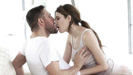 Скучающую рыжеволосую сучку как следует оттрахал муж