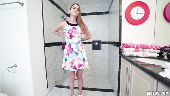 Пикапер подцепил гламурную шлюшку и оттрахал мощным членом в душевой