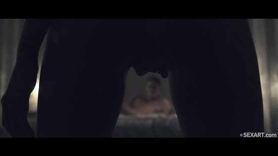 Умелый парень заставил изящную брюнетку кончать от куни и нежного траха