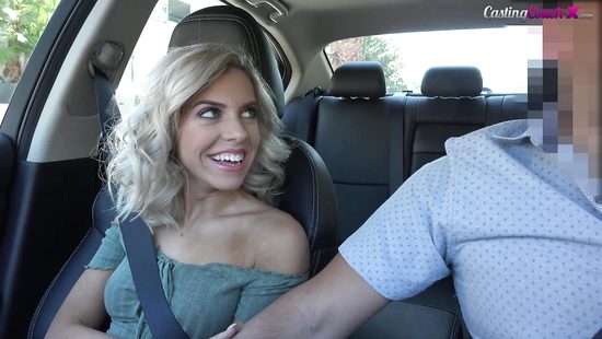 Снял блондинку в кафе и отвез домой чтобы залить милое личико спермой