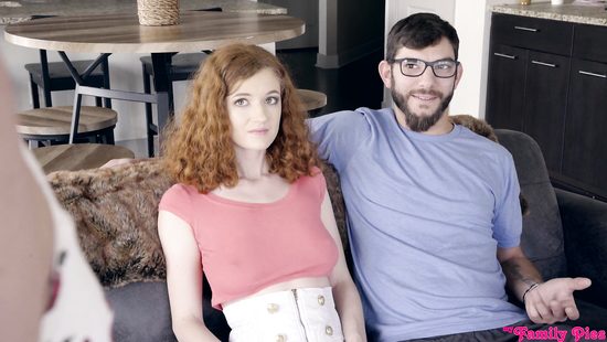 Очкастый парень засадил длинный пенис в мохнатую киску