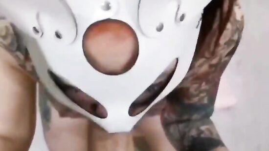 Как же шикарно сосёт этот зайчик)