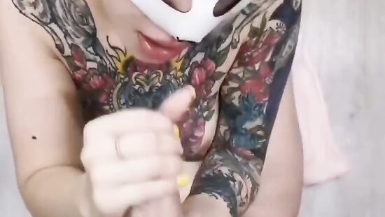 Как же шикарно сосёт этот зайчик)