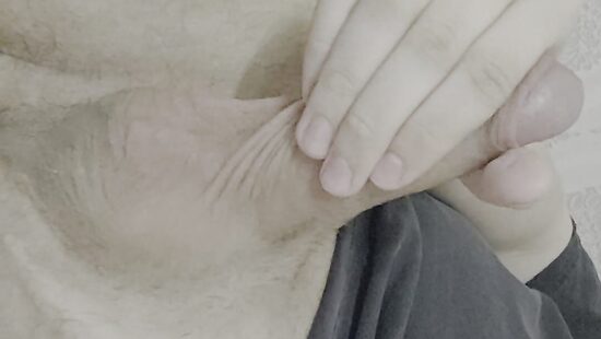 Трогаю своего дружка