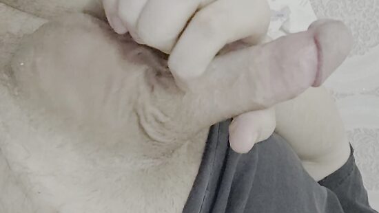 Трогаю своего дружка