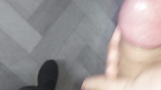 Спонтанная дрочка обернулась большой порцией спермы