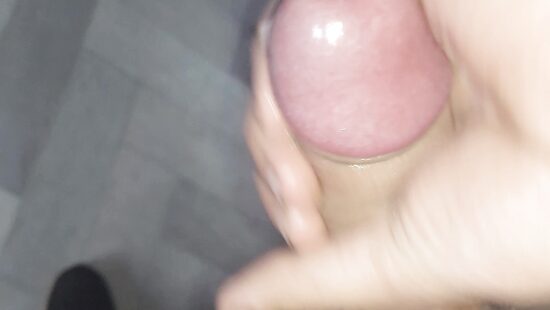 Спонтанная дрочка обернулась большой порцией спермы