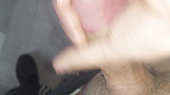 Спонтанная дрочка обернулась большой порцией спермы