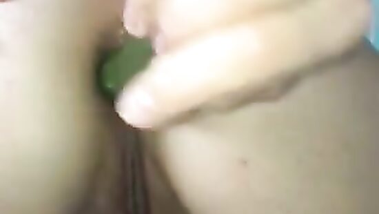 Анальный фистинг огурцом!