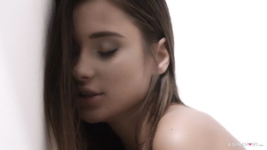 С утра в голове лишь мысли о лесбийском сексе