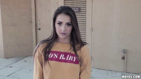 Инста-модель отсасывает пикаперу за деньги