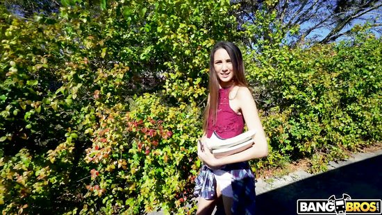 Пацаны в фургоне развели студентку на секс за деньги