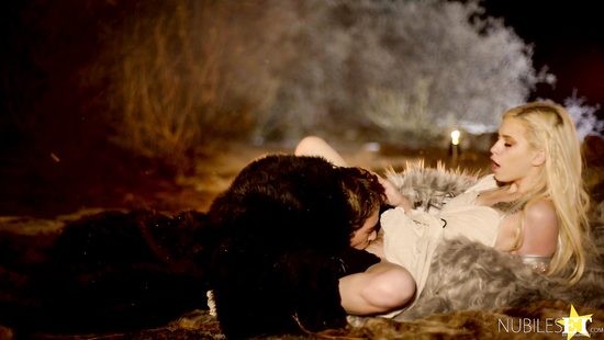 Игра престолов порно пародия. Джон Сноу трахает Дейенерис.